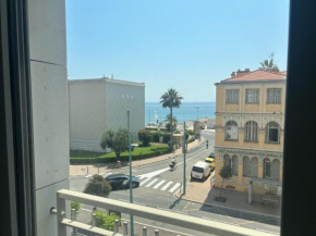 Appartement Neuf et Équipé À Deux Pas de la Mer et Face au Casino en Plein Centre